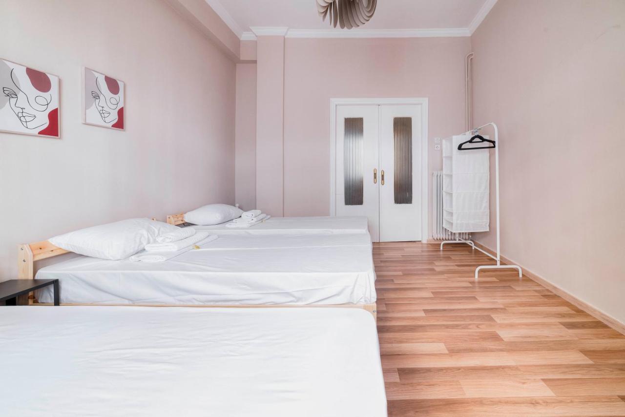 The Easy In Thiseio Next To Ancient Афины Экстерьер фото